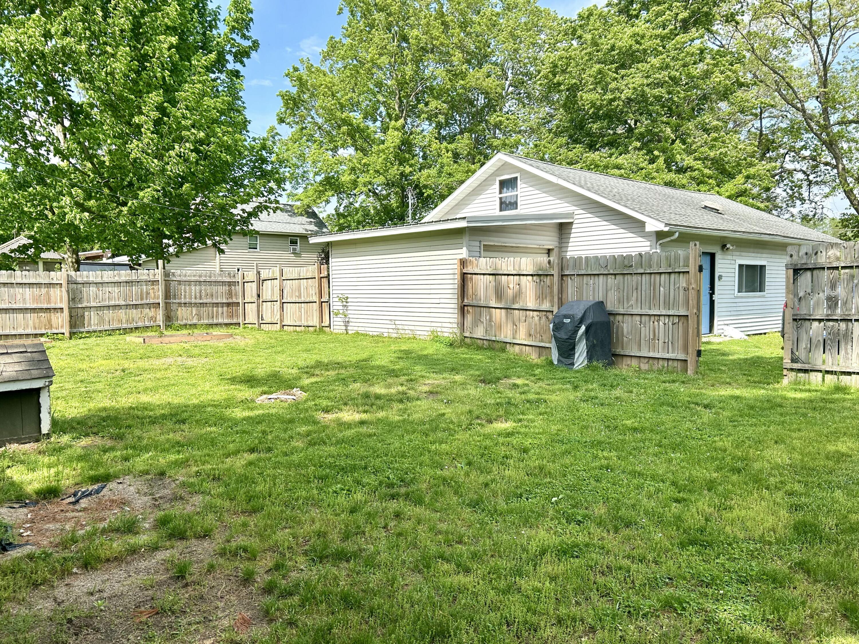 457 South Burr Oak Road Colon, MI 49040 - Photo 4 of 18 IMG_8801