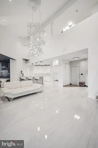 a en suite bathroom with a sink and a mirror