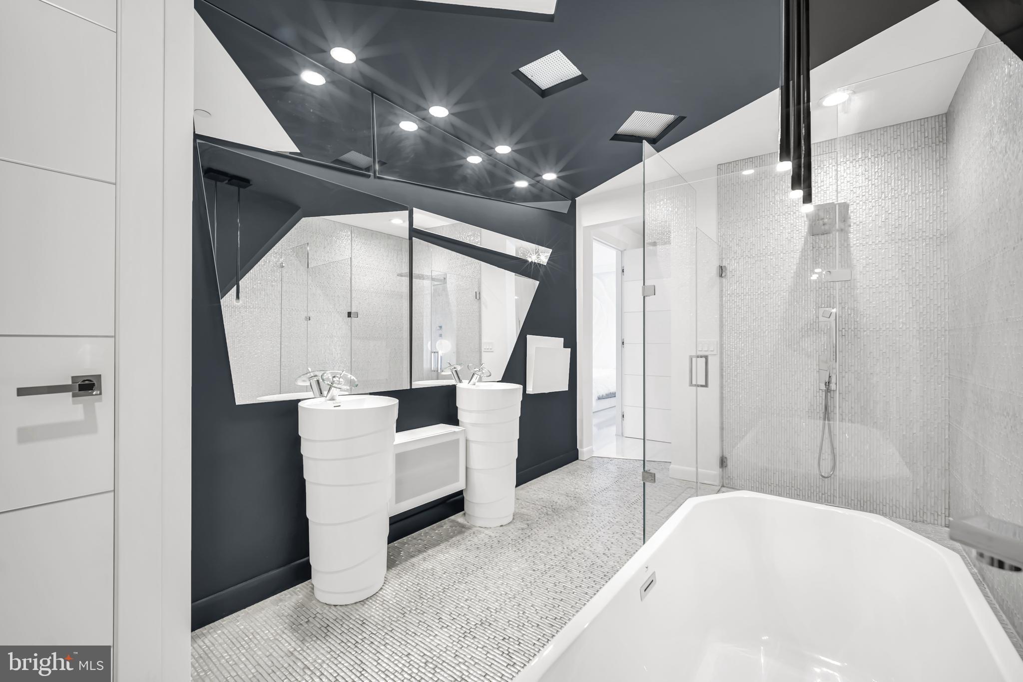 554 Carson Terrace Huntingdon Valley, PA 19006 - Photo 24 of 39 a spacious bathroom with a tub shower and sink