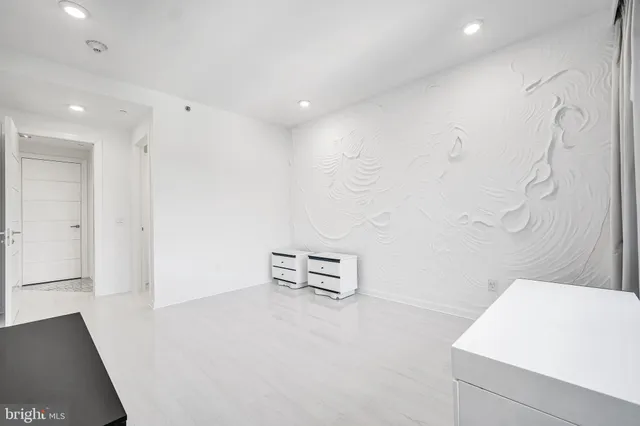 a view of room with air conditioner and screen