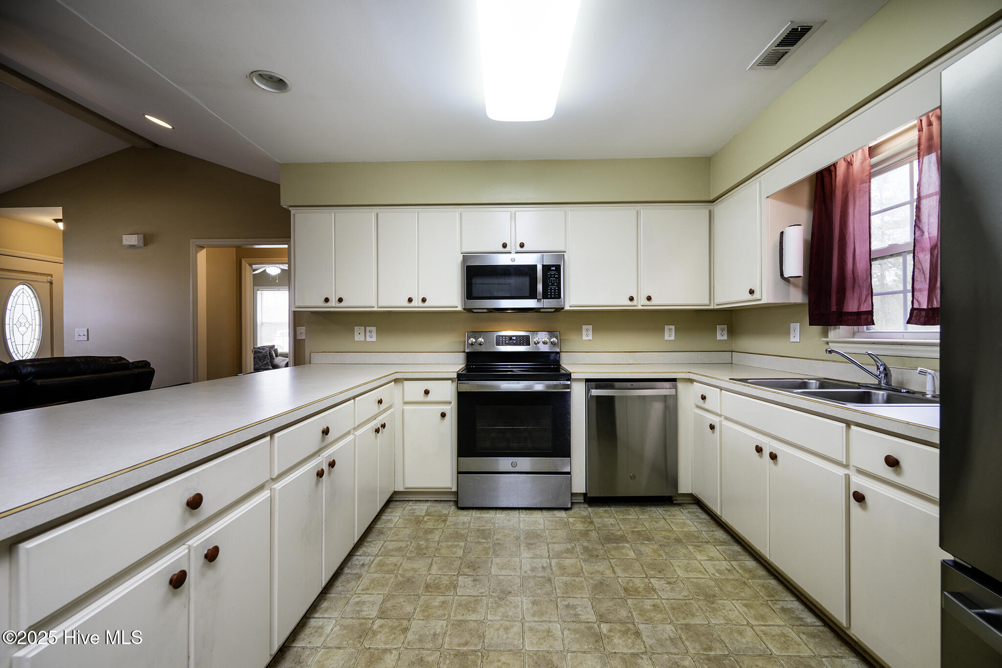 1158 Tebo Road New Bern, NC 28562 - Photo 12 of 46 Kitchen