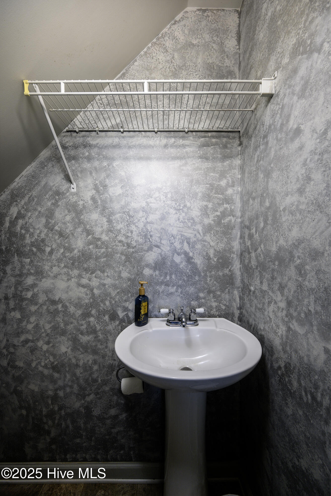 1158 Tebo Road New Bern, NC 28562 - Photo 32 of 46 Upstairs Bathroom