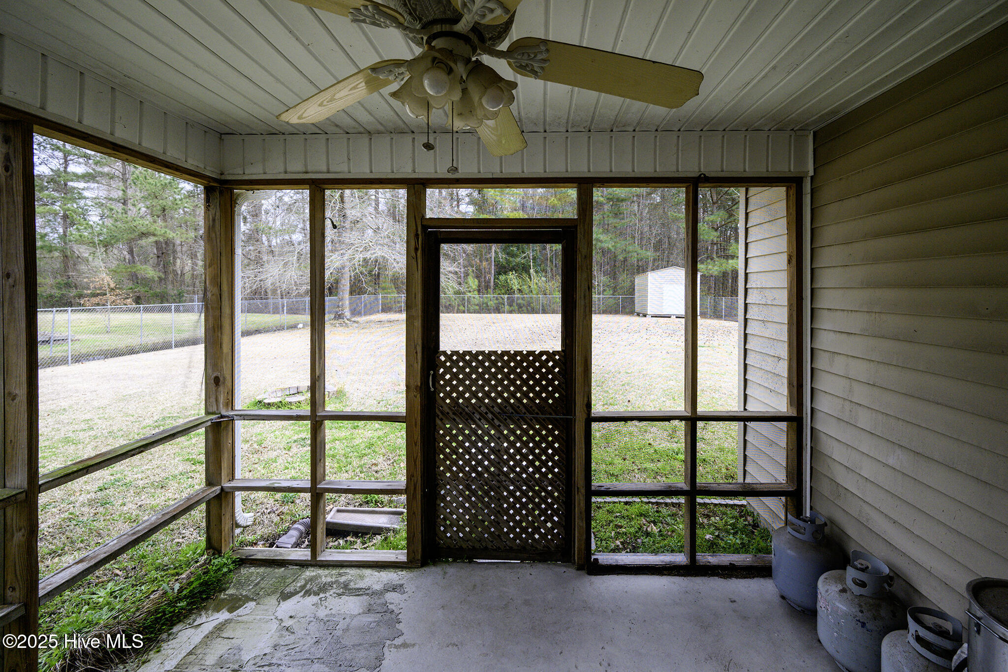 1158 Tebo Road New Bern, NC 28562 - Photo 4 of 46 Screened Back Porch
