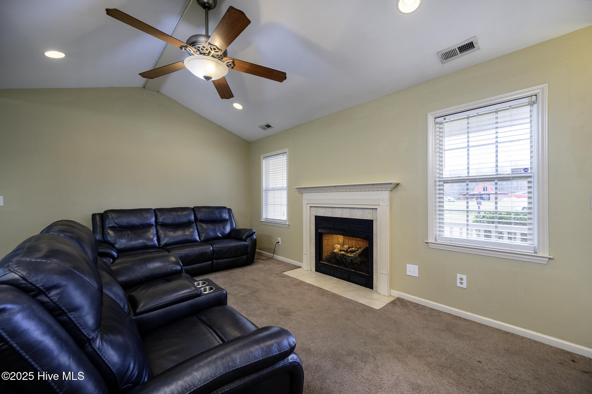 1158 Tebo Road New Bern, NC 28562 - Photo 9 of 46 Living Room with Vaulted Ceiling