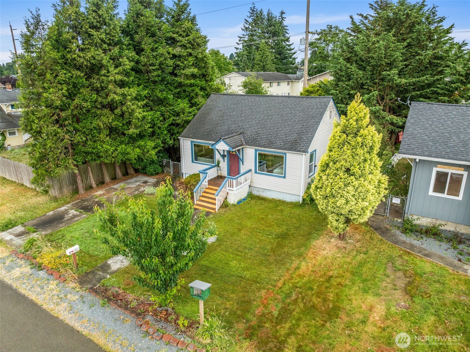 1522 Chestnut Street Everett, WA 98201 - Photo 1 of 1 front view of a house with a yard