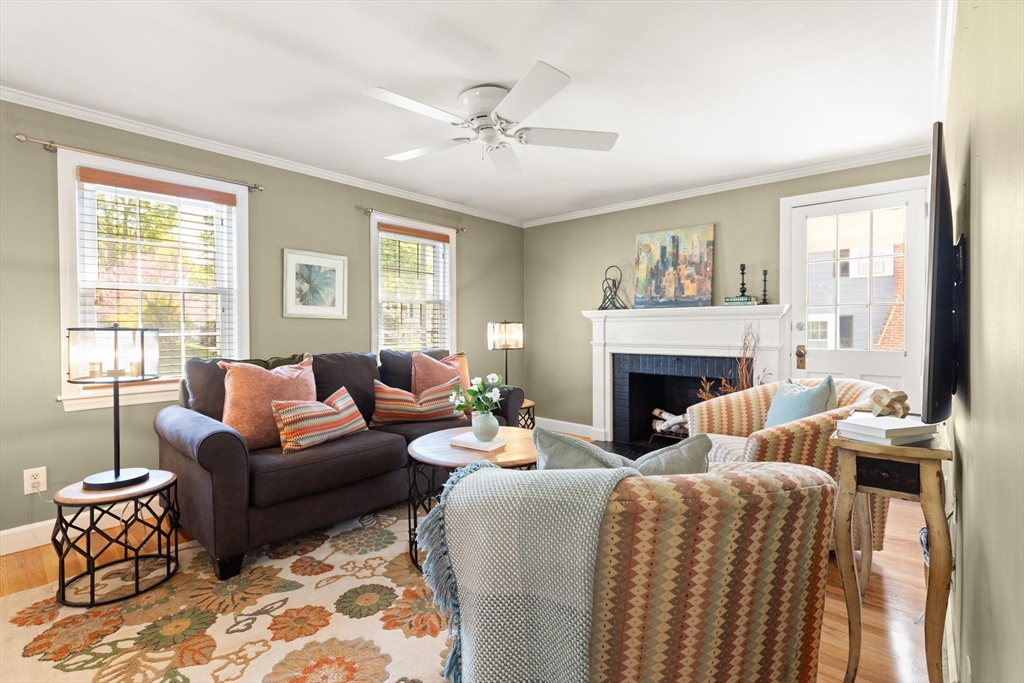 82 Orange Street Reading, MA 01867 - Photo 9 of 32
