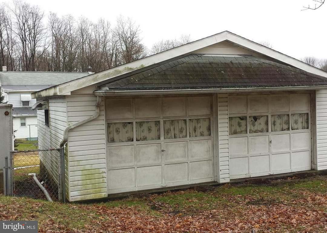 17 High Road Pottsville, PA 17901 - Photo 2 of 2 Charming vintage garage with character.