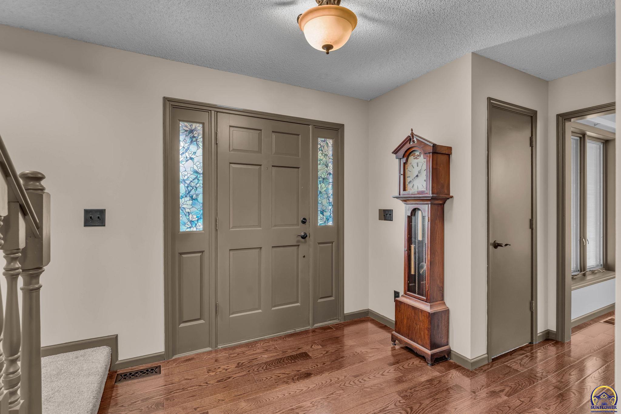 6236 Southwest 25th Street Topeka, KS 66614 - Photo 7 of 53