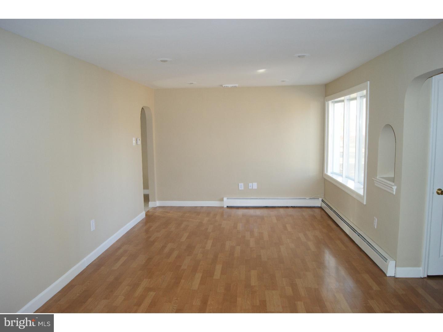 443 New Road Southampton, PA 18966 - Photo 13 of 20 Living Room