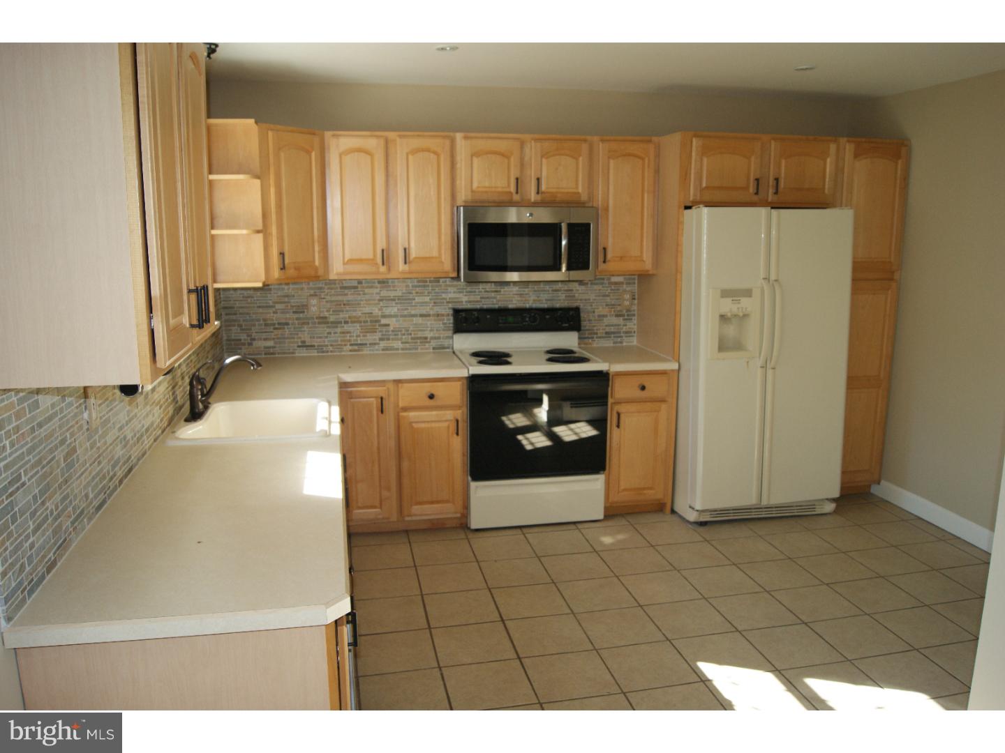 443 New Road Southampton, PA 18966 - Photo 4 of 20 Kitchen