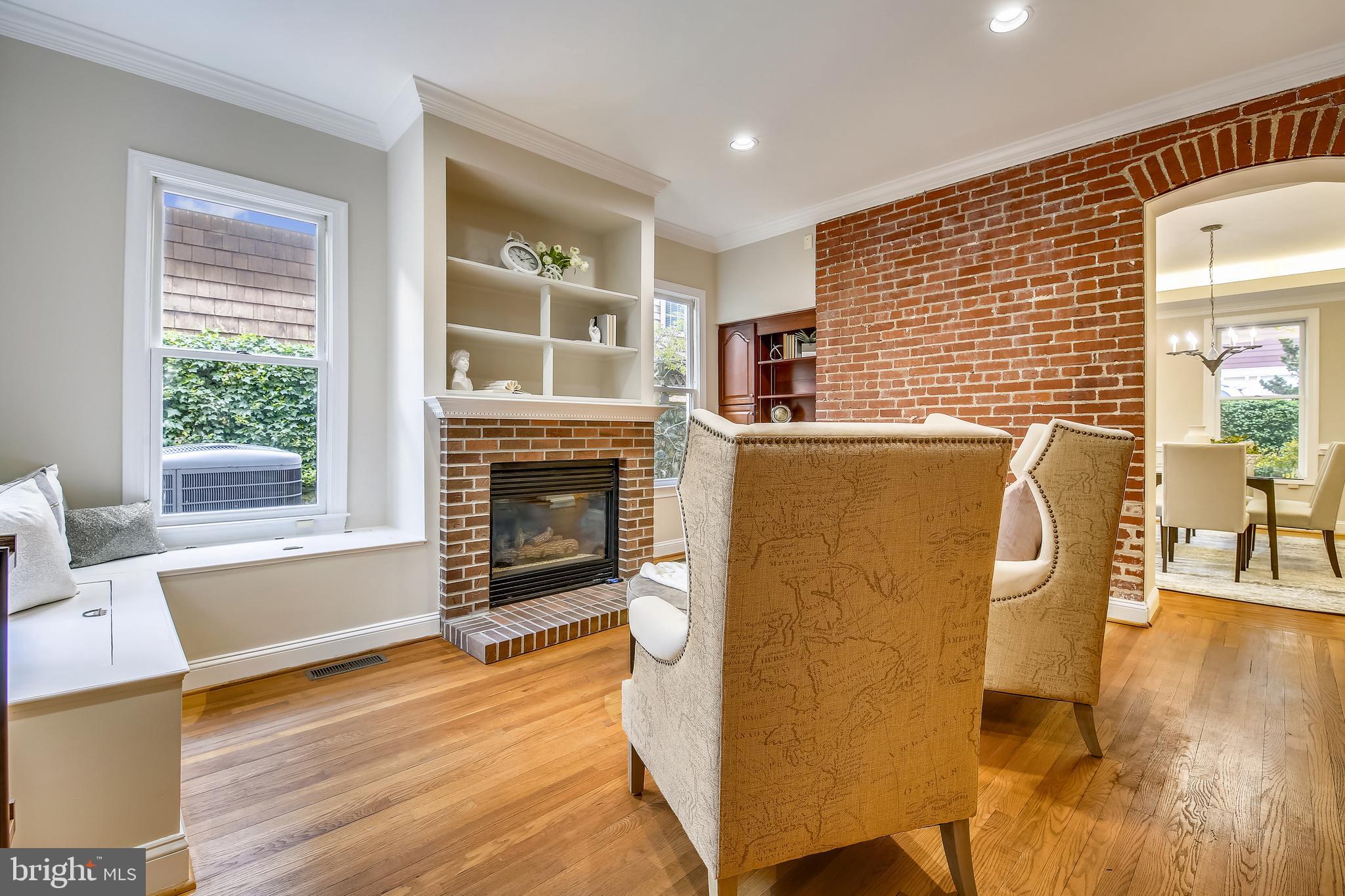 421 Kent Square Road Gaithersburg, MD 20878 - Photo 14 of 78 Family room w/arched threshold & built-ins