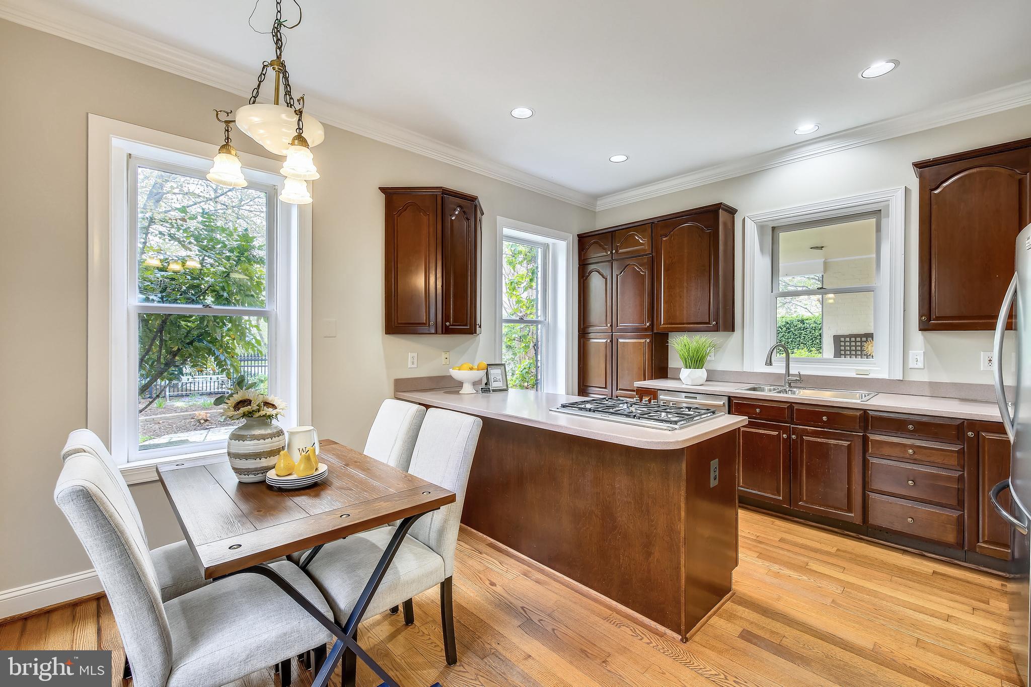 421 Kent Square Road Gaithersburg, MD 20878 - Photo 21 of 78 Breakfast area adjoins kitchen