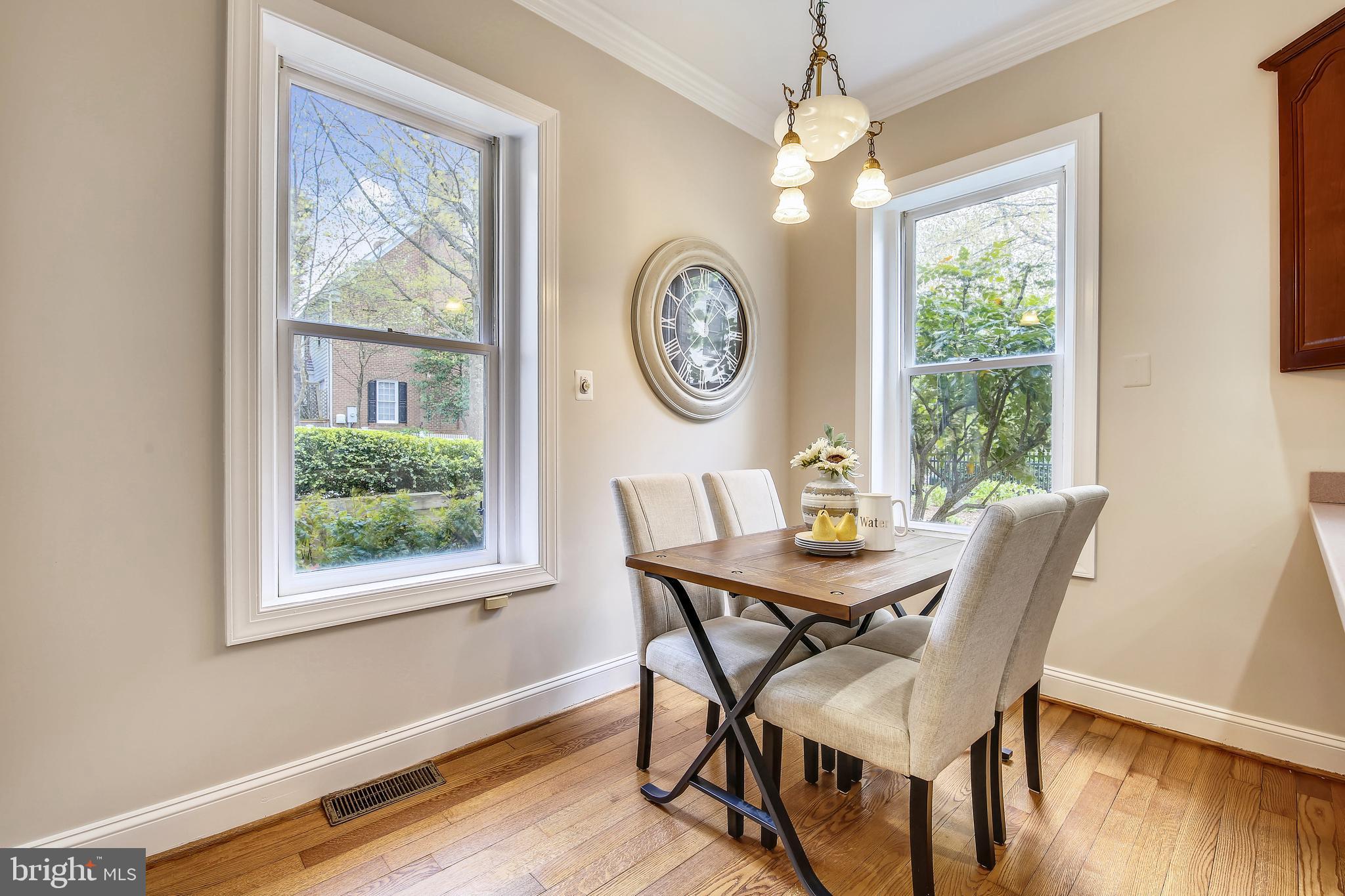 421 Kent Square Road Gaithersburg, MD 20878 - Photo 22 of 78 Light-filled breakfast area