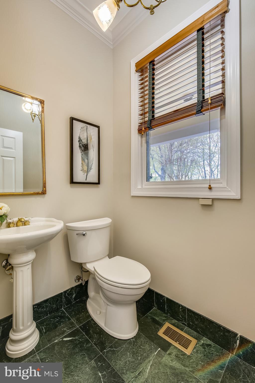 421 Kent Square Road Gaithersburg, MD 20878 - Photo 23 of 78 Main level powder room