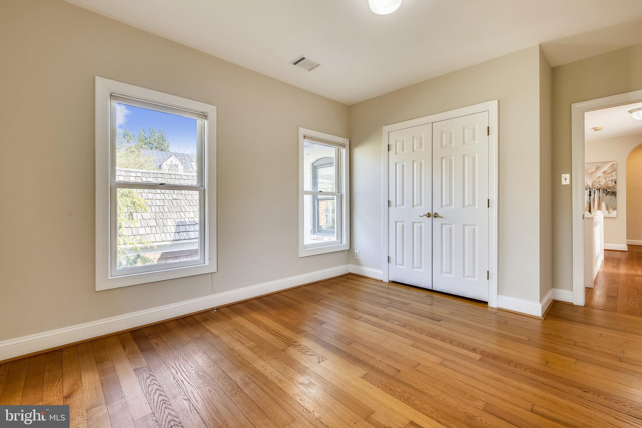 421 Kent Square Road Gaithersburg, MD 20878 - Photo 35 of 78 Third bedroom w/double-door closet