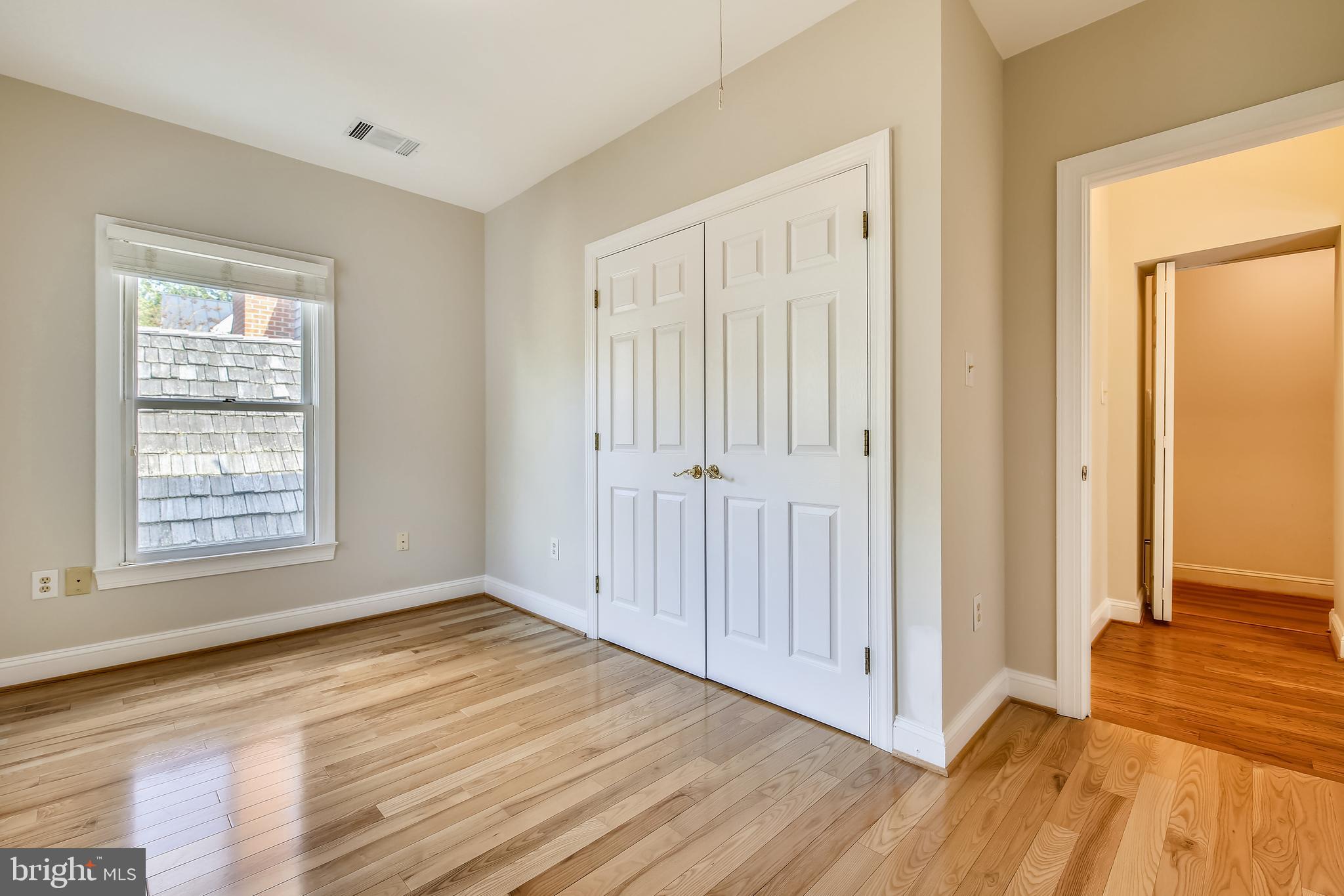 421 Kent Square Road Gaithersburg, MD 20878 - Photo 40 of 78 Third bedroom w/double-door closet