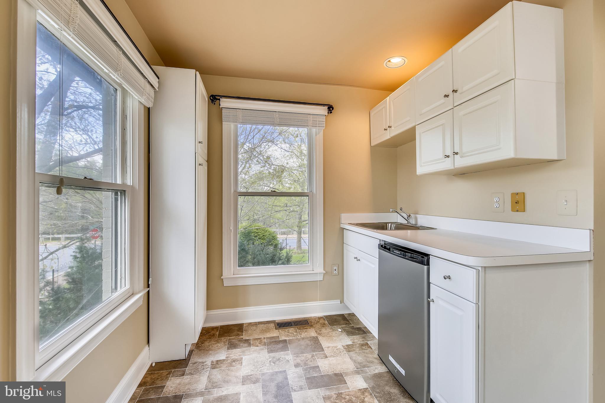 421 Kent Square Road Gaithersburg, MD 20878 - Photo 51 of 78 Carriage house kitchenette