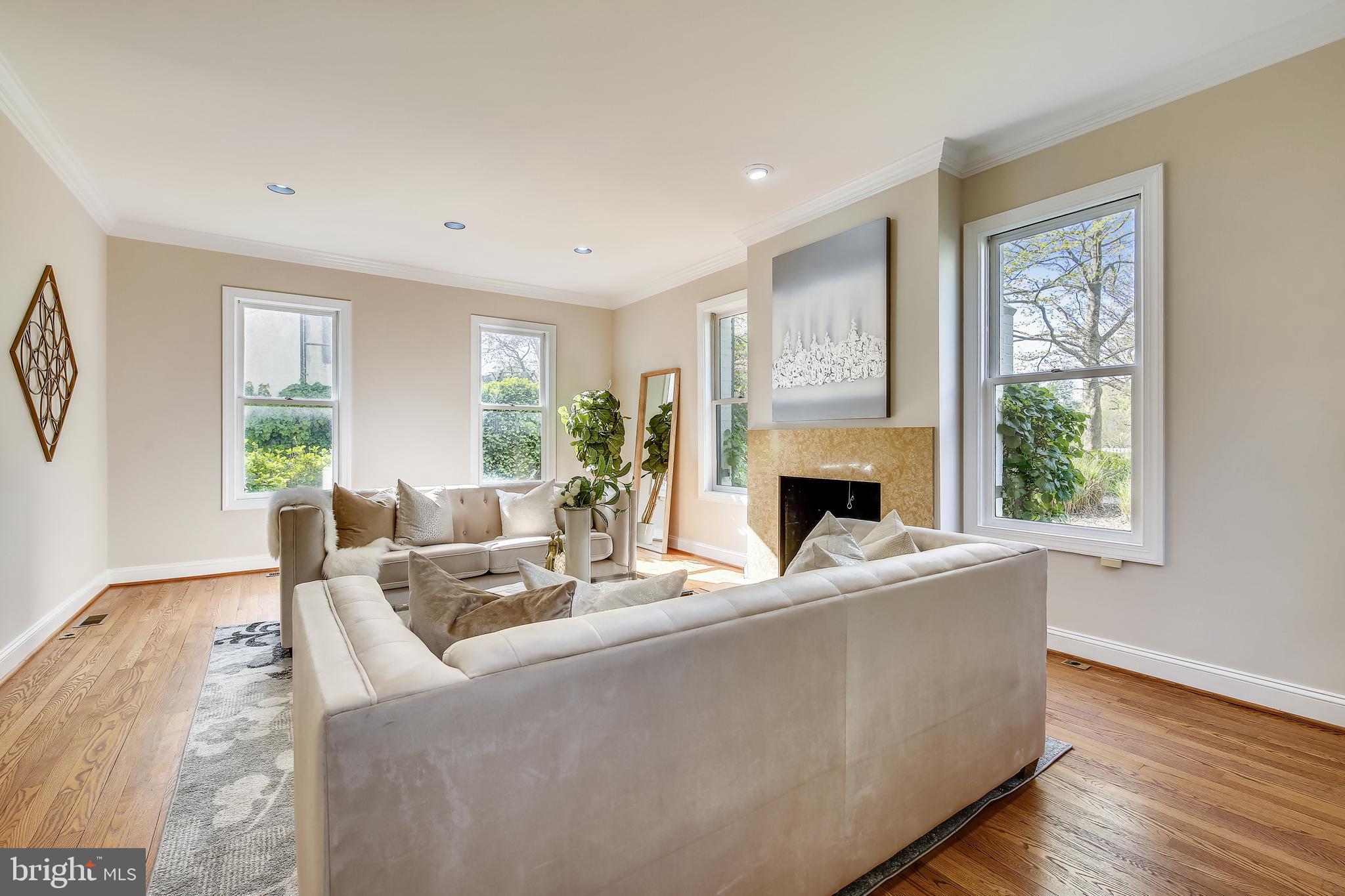 421 Kent Square Road Gaithersburg, MD 20878 - Photo 10 of 78 Living room w/lots of natural light