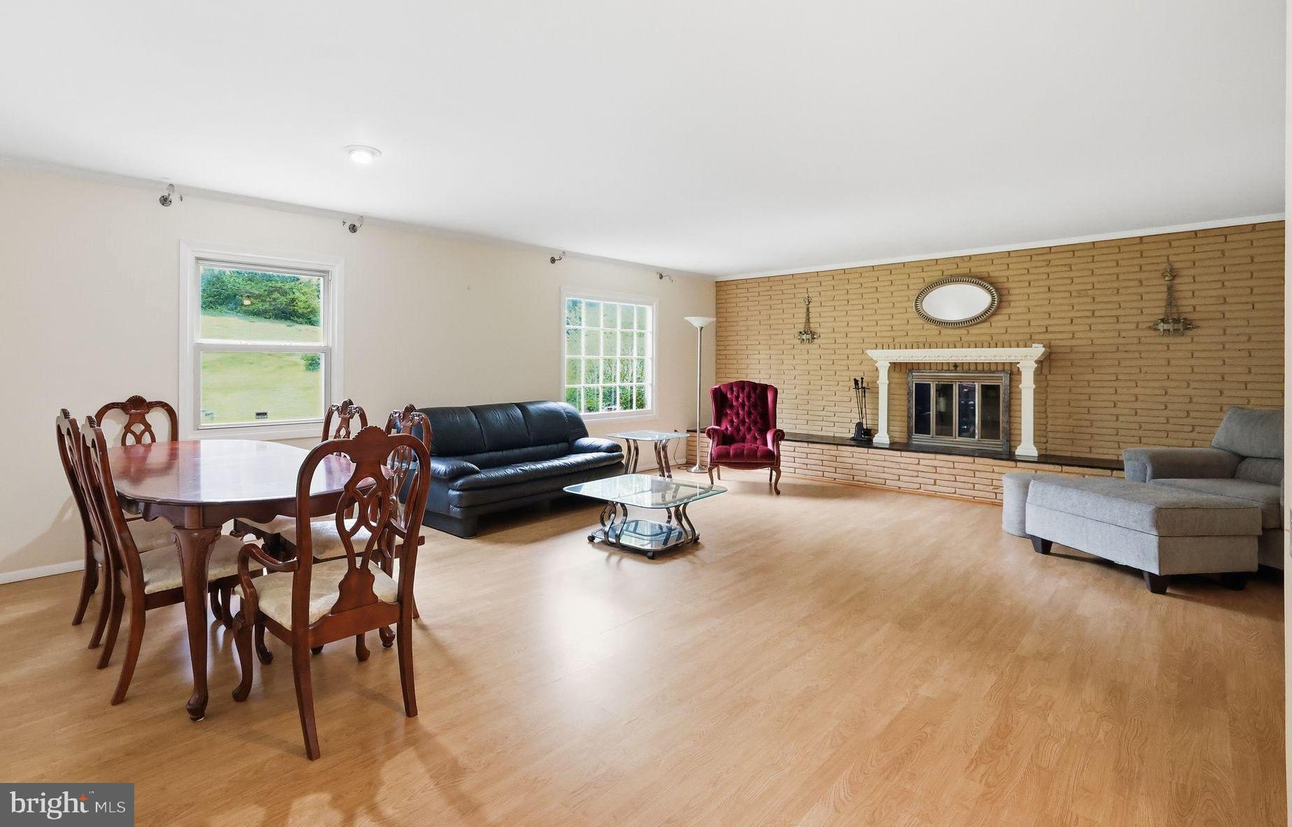 12308 Melling Lane Bowie, MD 20715 - Photo 3 of 37 Spacious, light-filled living room