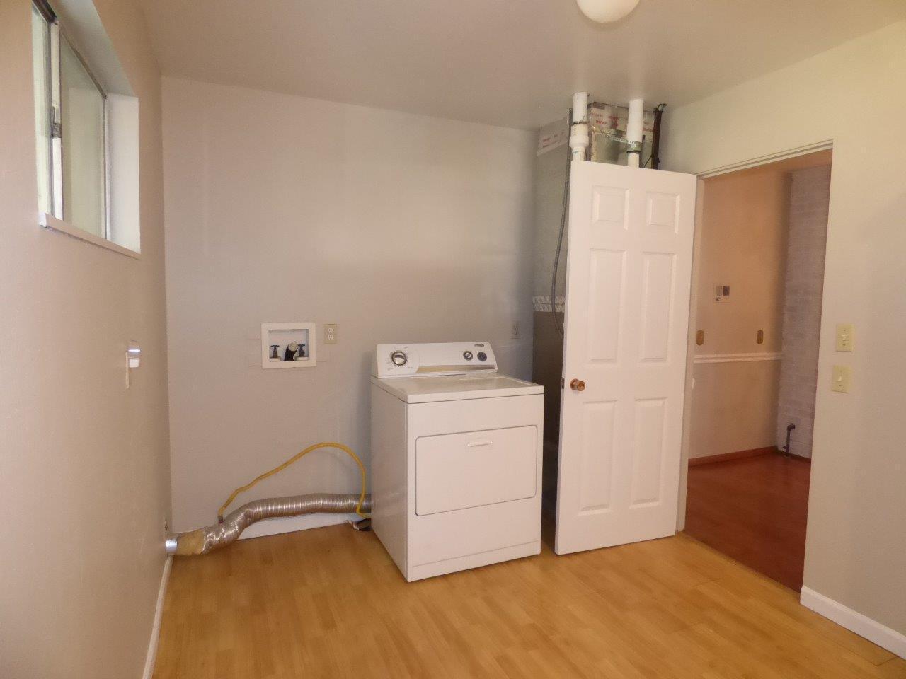 822 West Harbeck Road Grants Pass, OR 97527 - Photo 29 of 40 Laundry Area in Bathrm