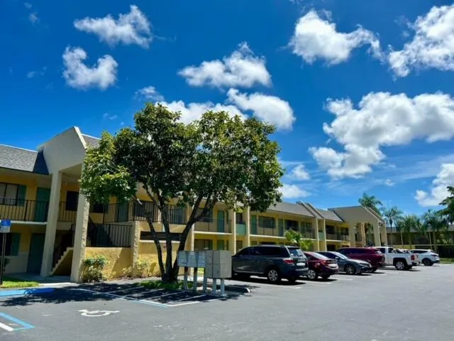 $169,000 | 1830 Meadows Circle West, Unit 1830, Boynton Beach, FL 33436
