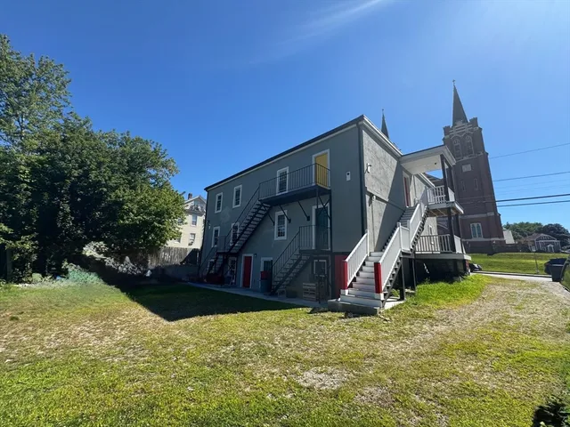 a view of a house with a yard