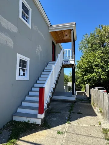 a view of entryway front of house
