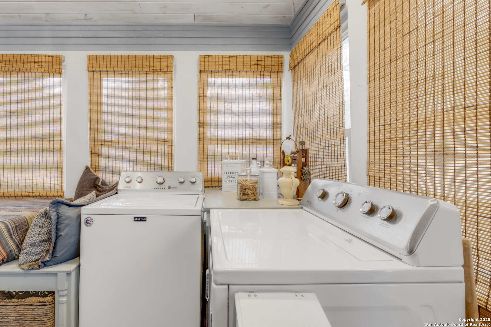 1201 10th Street Hondo, TX 78861 - Photo 22 of 46 a utility room with dryer and washer