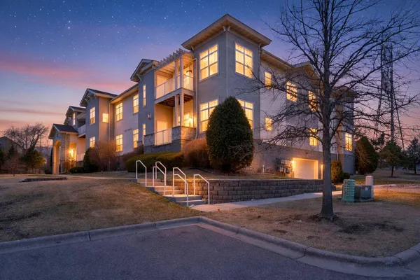 $300,000 | 1244 County Rd D East, Unit 205, Maplewood, MN 55109