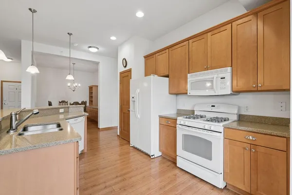 $300,000 | 1244 County Rd D East, Unit 205, Maplewood, MN 55109