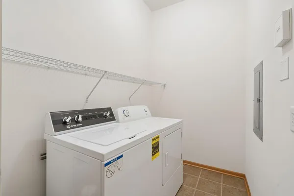 $300,000 | 1244 County Rd D East, Unit 205, Maplewood, MN 55109