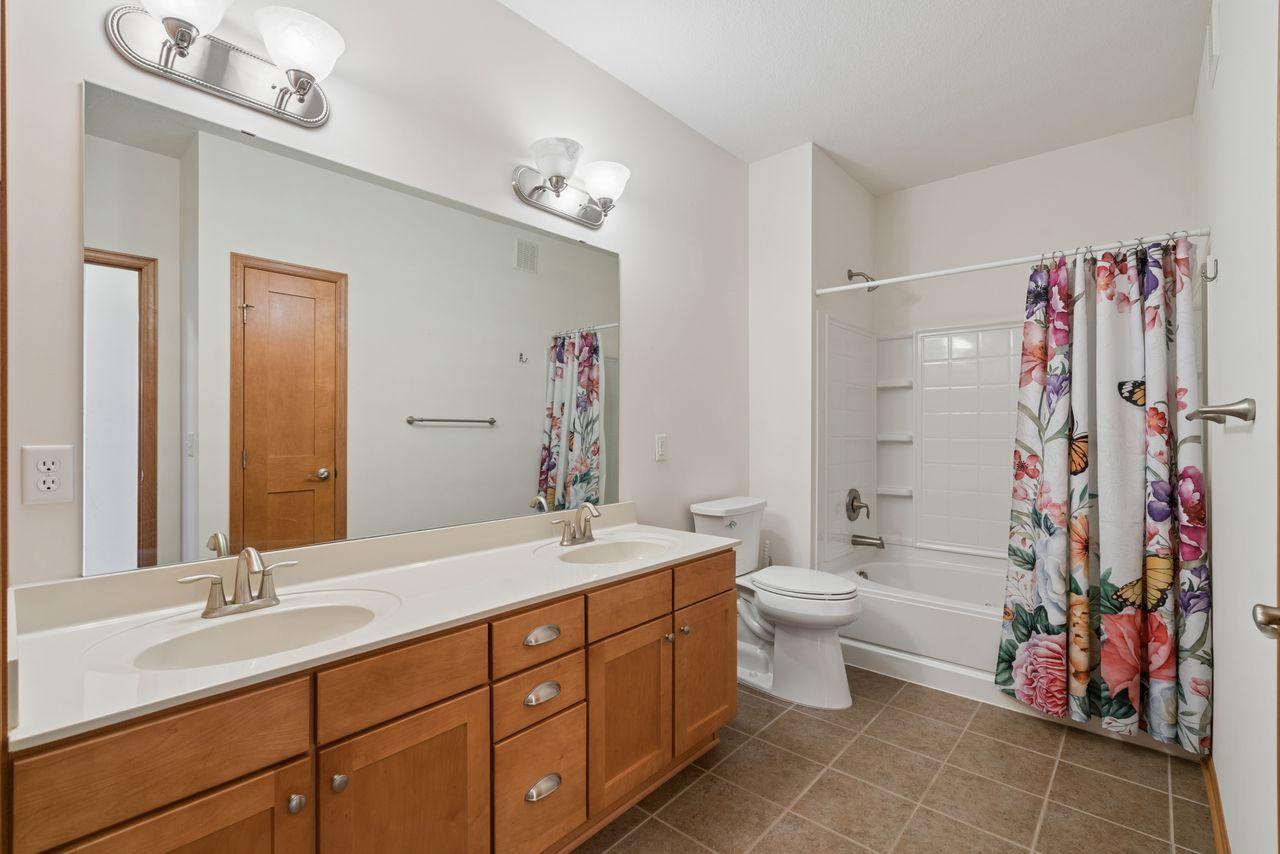 1244 County Rd D East, Unit 205 Maplewood, MN 55109 - Photo 20 of 27