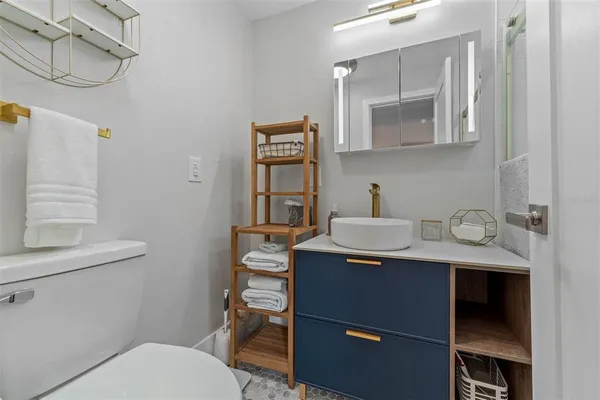 $2,200 | 228 East Harding Street, Unit B, Orlando, FL 32806