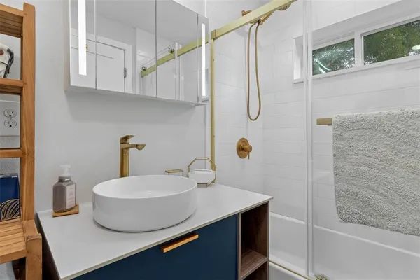 $2,200 | 228 East Harding Street, Unit B, Orlando, FL 32806