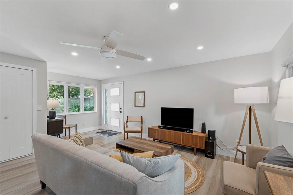 228 East Harding Street, Unit B Orlando, FL 32806 - Photo 10 of 33