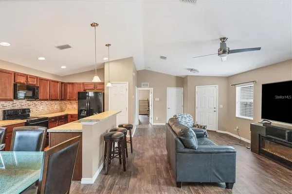 $305,000 | 4032 11th Street East, Bradenton, FL 34208