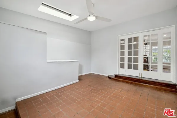 $5,750 | 110 North Flores Street, Los Angeles, CA 90048