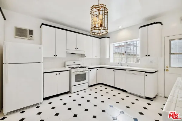 $5,750 | 110 North Flores Street, Los Angeles, CA 90048