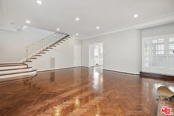 $5,750 | 110 North Flores Street, Los Angeles, CA 90048