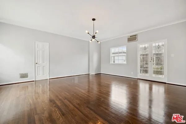 $5,750 | 110 North Flores Street, Los Angeles, CA 90048