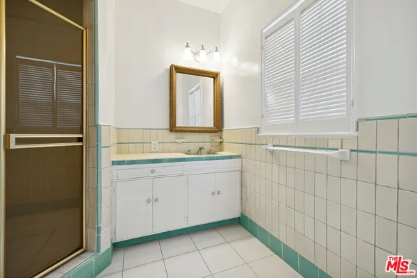 $5,750 | 110 North Flores Street, Los Angeles, CA 90048