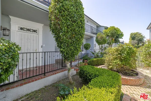 $5,750 | 110 North Flores Street, Los Angeles, CA 90048