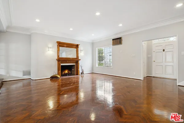 $5,750 | 110 North Flores Street, Los Angeles, CA 90048