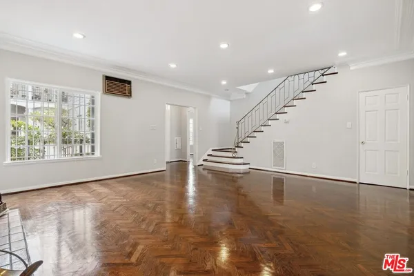 $5,750 | 110 North Flores Street, Los Angeles, CA 90048