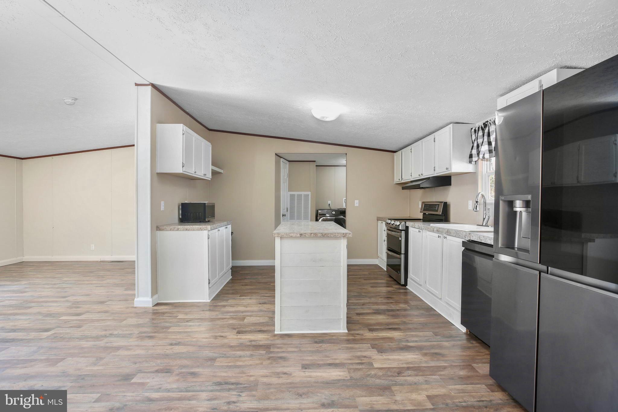 10000 Hummingbird Lane Partlow, VA 22534 - Photo 5 of 35 Spacious kitchen with modern finishes.