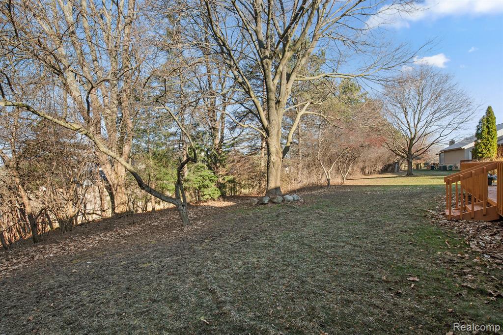 5700 Ridgewood Road West Bloomfield, MI 48322 - Photo 34 of 37