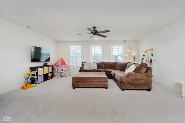 $469,900 | 6944 Oakcrest Drive, McCordsville, IN 46055