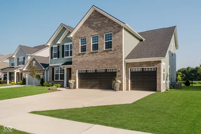 $469,900 | 6944 Oakcrest Drive, McCordsville, IN 46055