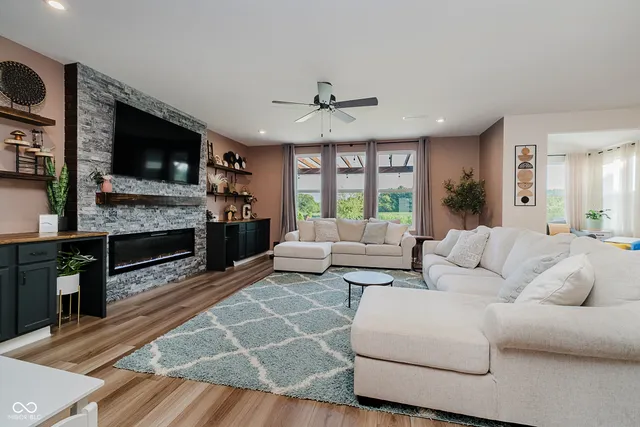 $469,900 | 6944 Oakcrest Drive, McCordsville, IN 46055