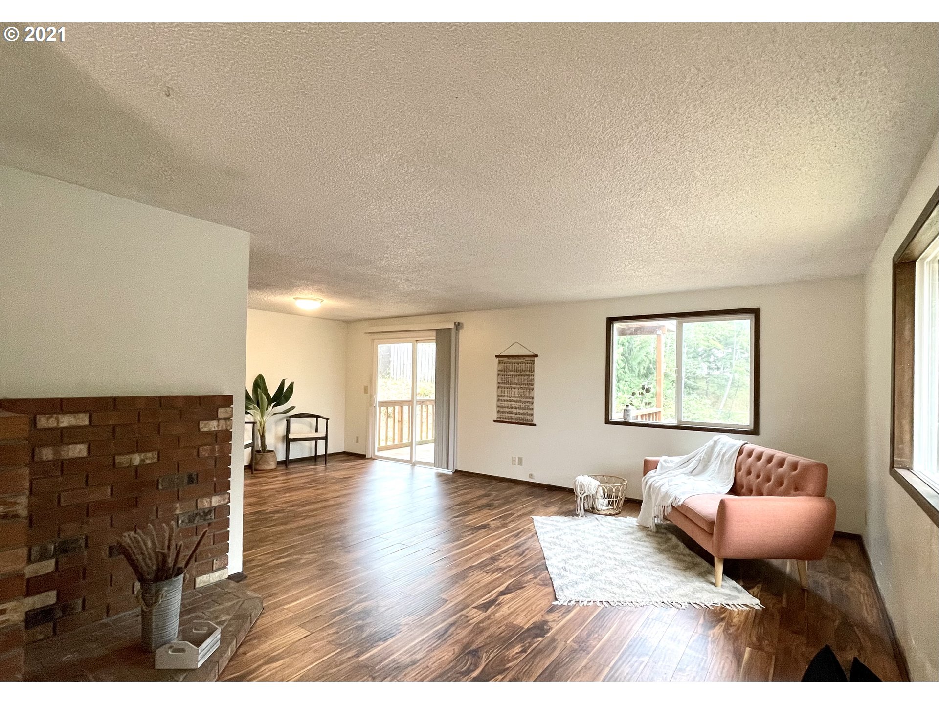 63608 Fourth Road Coos Bay, OR 97420 - Photo 5 of 9 Gallery Image 5